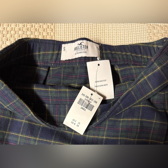 HOLLISTER A-line Wrap Plaid Mini Skirt in Navy and Green Size Small - Picture 3 of 5